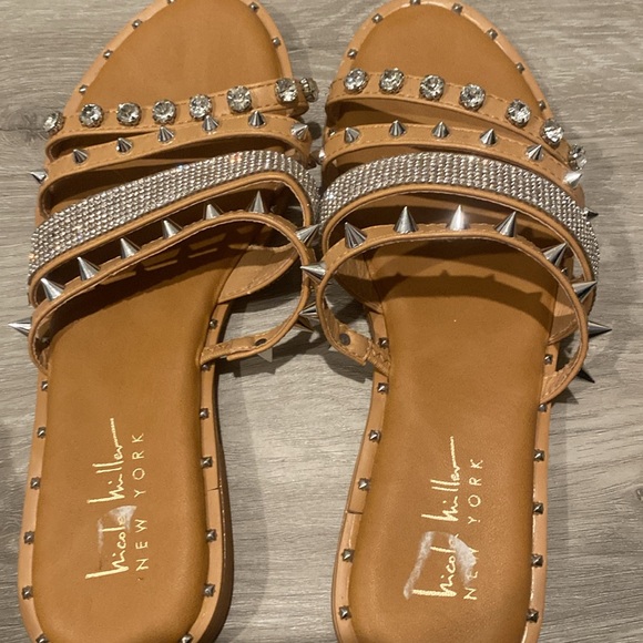 Studded flat sandal by Nicole Miller - Picture 4 of 4